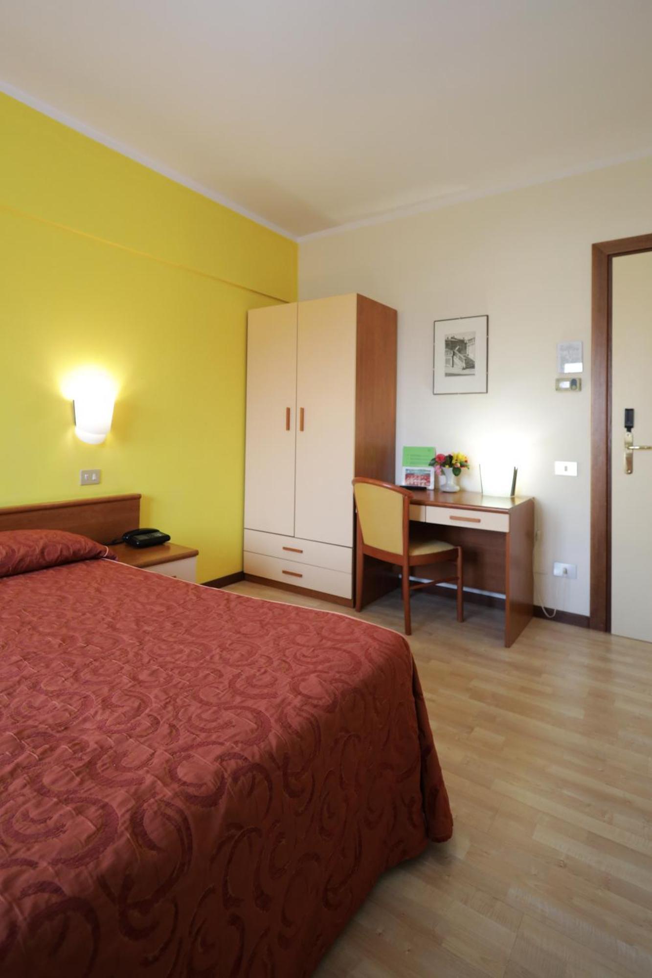 Hotel Il Chiostro By Lvg Hotel Collection Verbania Room photo