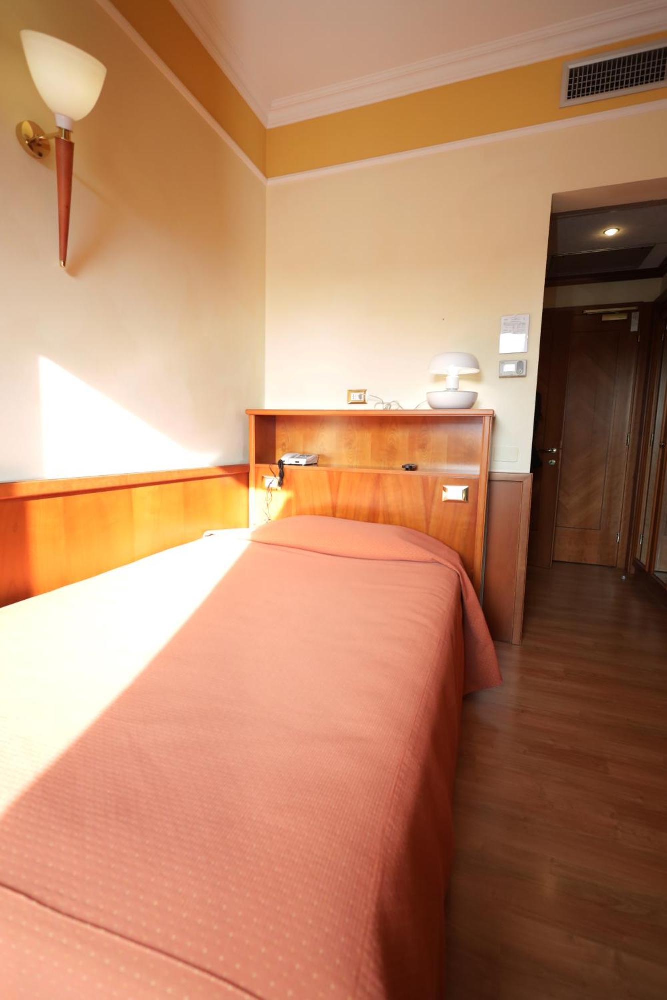 Hotel Il Chiostro By Lvg Hotel Collection Verbania Room photo